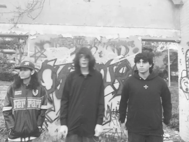 OLDUST — los tres integrantes de la banda